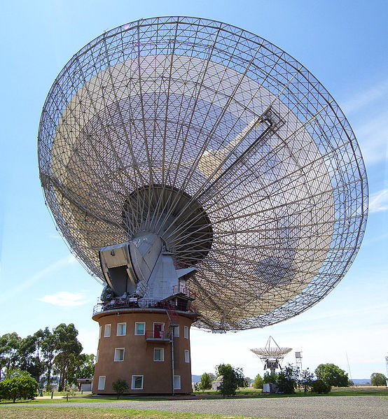 Figure 1: The Parkes radio telescope Credit: Diceman Stephen West (Own work) [CC BY-SA 3.0 via Wikimedia Commons